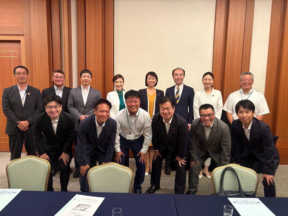 saria_hino's tweet photo. 昨日は愛知県電力総連第32回定時大会へ

竹詰ひとし参議院議員が来愛され、ご挨拶がありました。

私たちが毎日使っている電気は決して当たり前にあるものではなく、日々、電力の安定供給を支えてくださる方々がいてこそです。

災害時はもちろん、平時から私たちの暮らしを支えてくださっている電力総連の皆様に改めて感謝です✨