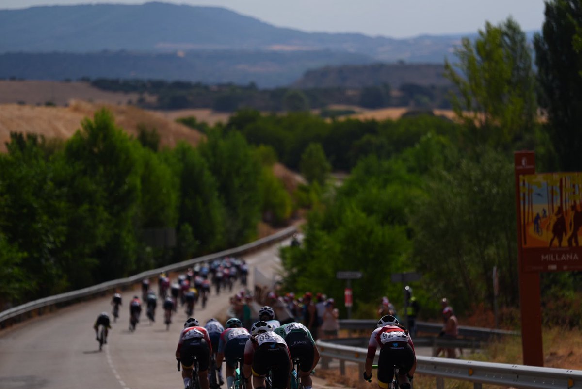 RECAMDER's tweet photo. 👏La II Vuelta Ciclista Castilla-La Mancha #LEADER femenina ya tiene ganadora: Maite Urtiaga.
👉#Beteta ha acogido la meta de una intensa y emocionante jornada que comenzaba en #Sacedón y que ha recorrido los territorios de #FADETA y #PRODESE.
ℹ️https://t.co/cHkKgW0Zbs
#vueltaclm https://t.co/N5jTQeY2bp
