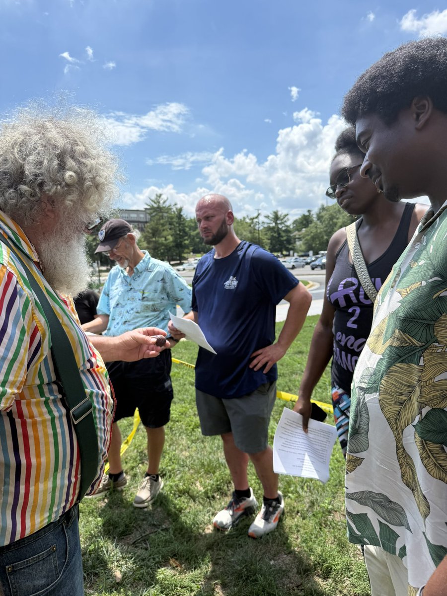 WDCGardener's tweet photo. Attended a tour of the fig trees yesterday at the @umdabg with Sam Bahr. We got to taste several varieties and ask lots of fig growing questions. #gardendc #figs #umd #figseason https://t.co/fVH9DM1WGj