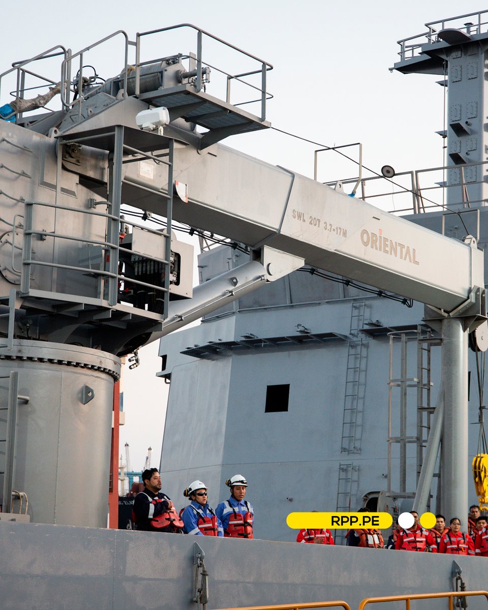 RPPNoticias's tweet photo. 🚨 La Marina de Guerra del Perú puso a flote el B.A.P. Talara, un nuevo buque auxiliar logístico capaz de transportar carga militar y que fortalecerá la respuesta nacional frente a emergencias en el país, como la ocurrencia del fenómeno El Niño.

El B.A.P. Talara fue construido en los astilleros de los Servicios Industriales de la Marina (SIMA Perú), en el Callao, y representa un importante hito para la industria naval peruana en las últimas décadas.

El B.A.P. Talara forma parte del proyecto de inversión “Ampliación de la capacidad de abastecimiento logístico por vía marítima en el litoral peruano”, que contempla también la construcción del B.A.P Chimbote. Ambas naves corresponden a la categoría de Buques Auxiliares Logísticos (BALOG) y tienen como objetivo incrementar las capacidades de abastecimiento y apoyo logístico de la Marina de Guerra en el litoral.

📸: Ministerio de Defensa

📲 Más información en https://t.co/2fG5AOY3HH