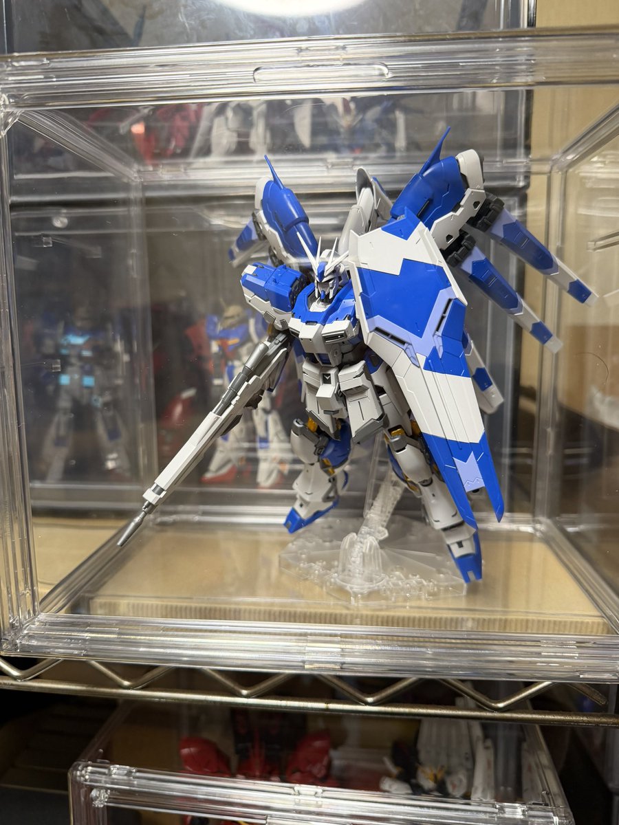 stage2310's tweet photo. 久しぶりのガンプラ作成🤖✨

Hi-νガンダム完成！
久々だったけど、作り始めるとやっぱり楽しい😆
ケースに飾るとさらにカッコいい🔥

次は何作ろうかな🤔

#ガンプラ #Hiνガンダム #ガンダム #ガンプラ好きと繋がりたい https://t.co/50JPQYP4Oq