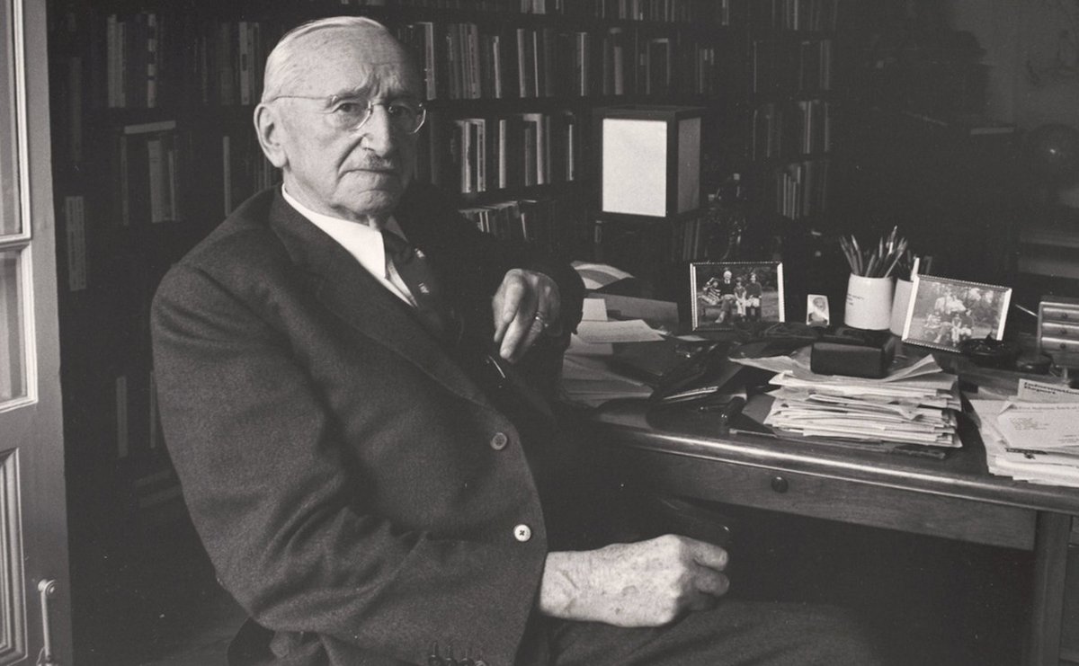 FAHayekSays's tweet photo. Hayek on intellectuals’ tendency to judge ideas by ideology rather than merit:

“It is perhaps the most characteristic feature of the intellectual that he judges new ideas not by their specific merits but by the readiness with which they fit into his general conceptions, into the picture of the world which he regards as modern or advanced.”