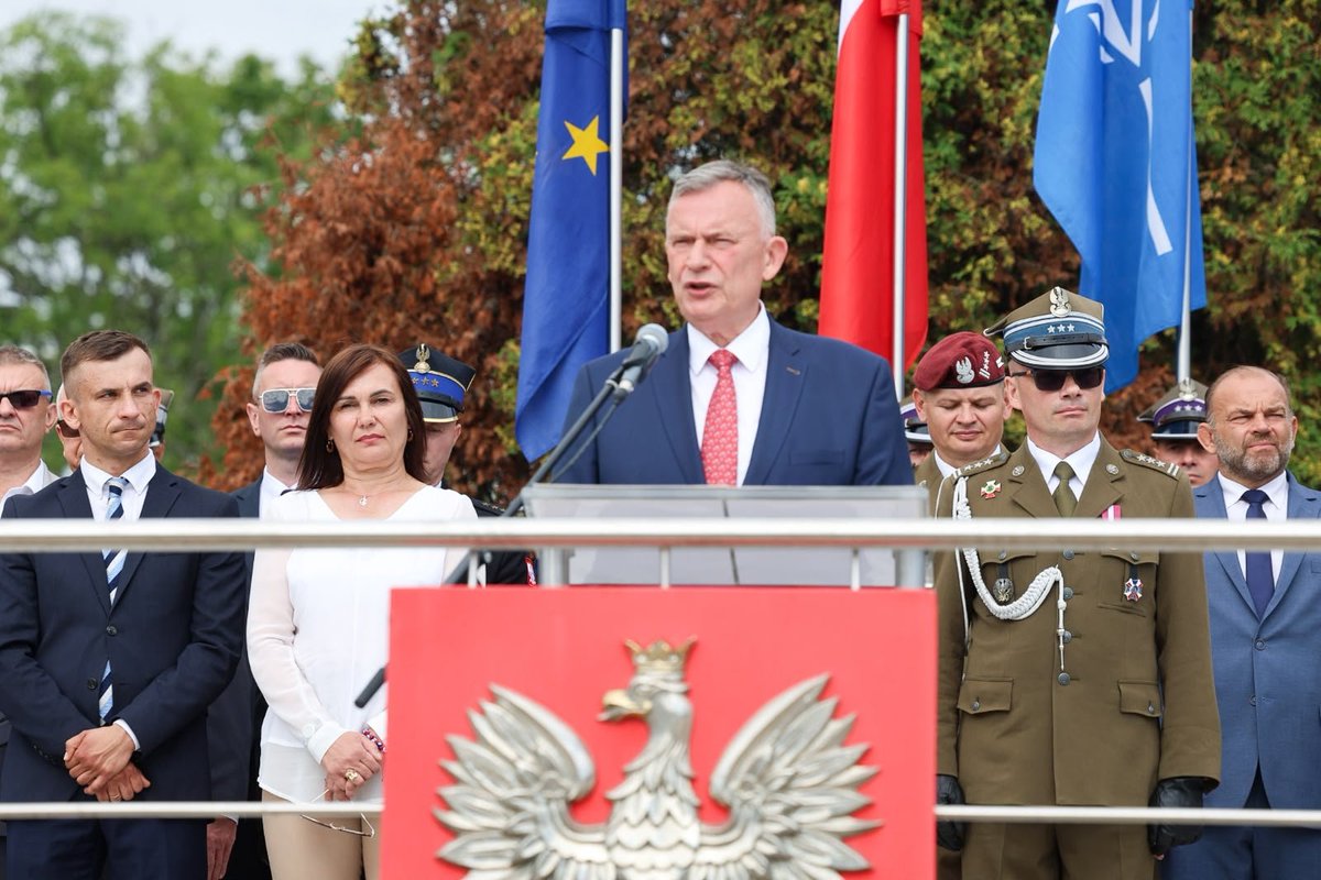 pawelbejda's tweet photo. 🇵🇱 138 żołnierzy Dobrowolnej Zasadniczej Służby Wojskowej złożyło przysięgę wojskową w 15. Sieradzkiej Brygadzie Łączności.

Każdy nowy żołnierz to kolejne wzmocnienie bezpieczeństwa Polski. To ważny dzień dla całych Sił Zbrojnych i kolejny krok w budowaniu silnej, dobrze przygotowanej armii.

@MON_GOV_PL @AgencjaUzbr @Defence24pl @WarNewsPL1 @Polska_Zbrojna @PortalObronny @DGeneralneRSZ @DowOperSZ @SztabGenWP @DGWdowodztwo
