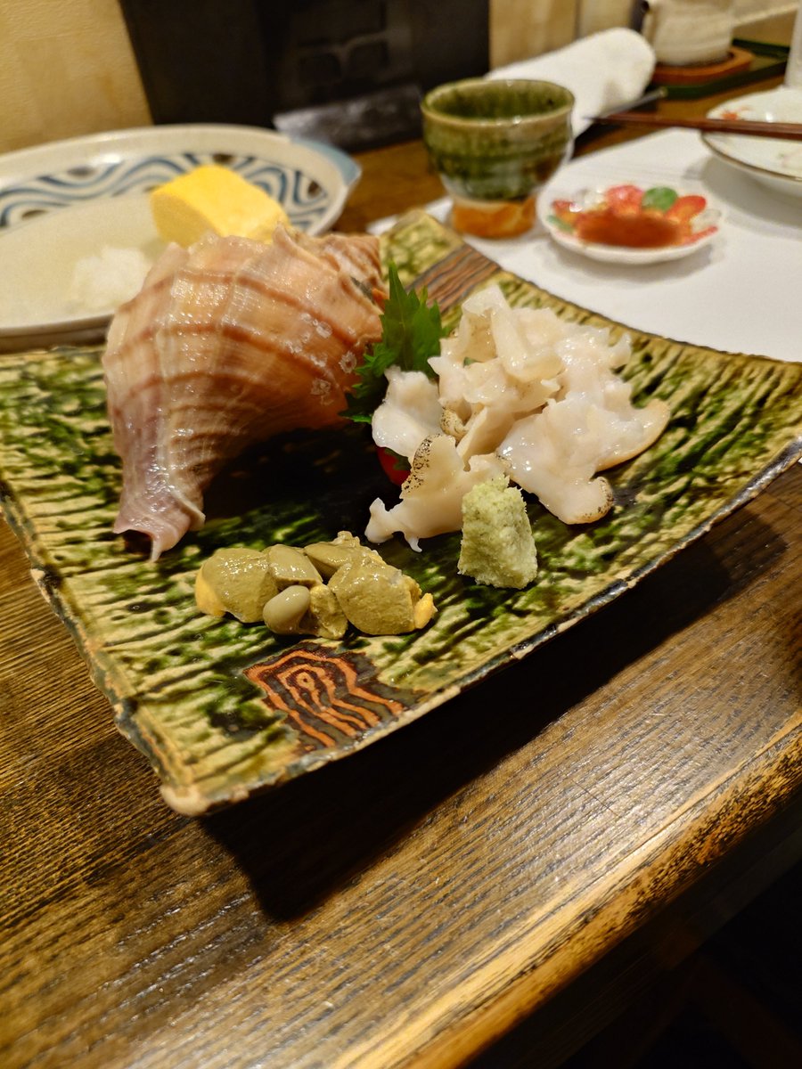 SinoRra's tweet photo. 米に米と米(酒)を合わせてわんぱくわんぱくした。

やっぱりここのバッテラはほーーーーーんと美味しい🐟
去年はバッテラ食べれなかったのでまじで食べたかったんよ。
たまらんたまらん(・¬・) https://t.co/WG8tGhivSQ