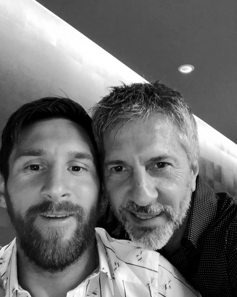 panditfootball's tweet photo. Turut berduka untuk wafatnya Jorge Messi, ayahanda dari Lionel Messi, salam usia 68 tahun akibat penyakit yang sudah lama dideritanya. 

Semoga amal ibadah beliau diterima di sisi Tuhan, dan keluarga yang ditinggal diberi ketabahan.

Tak dimungkiri, Jorge adalah figur yang sangat berperan penting dalam karier seorang Leo Messi. Dia yang memperjuangkan agar Leo diterima di Barcelona sekaligus mendapat perawatan penuh untuk masalah Growth Hormone Deficiency yang dideritanya.

Sejak Leo menginjak karier profesional, Jorge pula yang berperan sebagai agen tunggal.

RIP 🥀