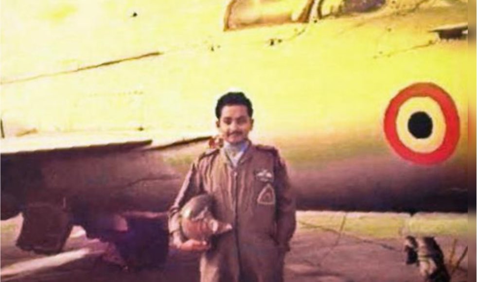 braddy_Codie05's tweet photo. No.17 Squadron ‘Golden Arrows’ went into the Kargil War with the most Obsolete Aircraft the Mig-21 Type-96 led by their Gallant Commanding Officer a Ex-RIMCOLIAN Wing Commander BS Dhanoa (Later Air Chief Marshal) and came out Victorious as the most Decorated Squadron. Their Flight Commander Squadron Leader Ajay Ahuja was Killed after his Mig-21 was Shot down by Shoulder fired MANPAD, he was later taken as Hostage and Shot dead by Northern Light Infantry troops of Pakistan Army. The Squadron was Inducted as Fighter Recce Squadron to Conduct Reconnaissance Missions but when IAF changed to Medium Altitude Level Release Attack  the Commanding officer of the Squadron then Wing Commander BS Dhanoa (Later Air Chief Marshal) volunteered for the Role and in record time he changed the Configuration of the Jets and Also Conducted Training in Tosha Maidaan Range for Bombing role to Carry out Ground Attacks and the Role of the Squadron was changed from Fighter Recce Missions to Night Low Flying Strike missions and Low Valley Flying Bombing missions these missions were very tough to Fly. The Profile of these Night Low Flying Strike missions were such that the pilots required immense Valley Flying Skills during Night and had to fly just 1 Km Above the Terrain Level during Night Time conducting Bombings. One such Pilot in No.17 Squadron was Flt Lt Rajpal Singh Dhaliwal who Flew 4 Night Low Flying Strike Bombing missions with no Prior Experience and Having no Prior Qualification. Unfortunately Flt Lt Rajpal Singh Dhaliwal (Later Wing Commander) was also Killed in a Crash.