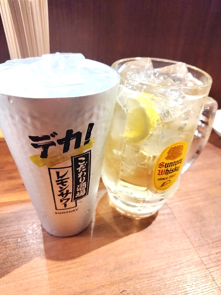 dj_grfchh's tweet photo. KTさんと青いガーネットの7thワンマンへ✨バンドメンバー変わったって聞いた時はドキッとしたけど栄先さんは健在👏目の前でしっかり鑑賞できる場所確保できてめちゃくちゃ楽しかった～！
#青いガーネット https://t.co/TSa1kKlbQA