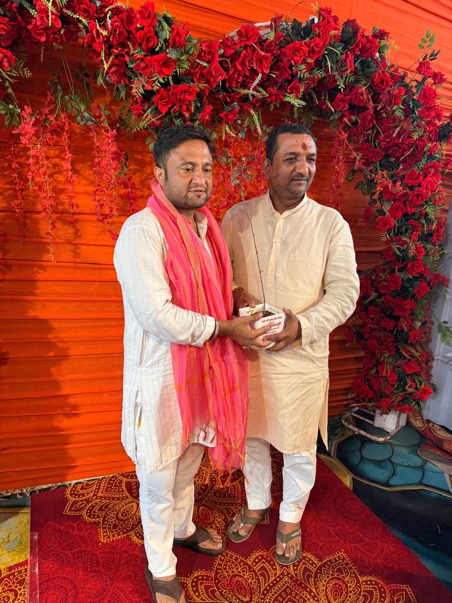 ankitch39205343's tweet photo. आज मेरठ में कावड़ केम्पो में रहे कर भोलों की सेवा करने का अवसर प्राप्त हुआ ।। https://t.co/yOrdubR8hL