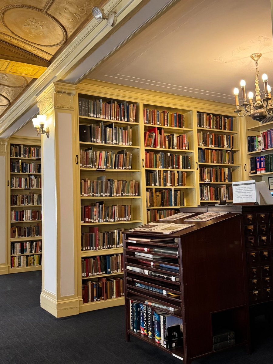 Cat_L_l's tweet photo. My favorite private library https://t.co/4L8WkTYlN2