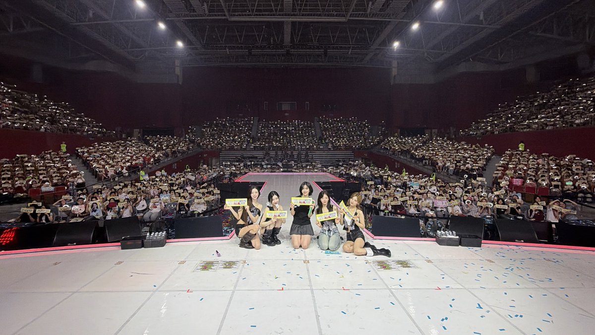 ITZYofficial's tweet photo. ITZY The 5th Fan Meeting 있지 믿지, 날자! “ALL IN, MIDZY” - DAY 1

우리는 언제나 서로의 MOTTO *⁀➷♥
MIDZY, 내일도 즐겁게 놀자 💖

We will always be each other's MOTTO *⁀➷♥ 
MIDZY, Let’s have fun tomorrow too 💖 

#ITZY #MIDZY @ITZYofficial
#있지믿지날자 #ALLINMIDZY https://t.co/2GgpSrnov4