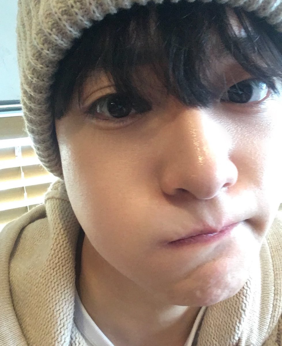 lloxxj's tweet photo. 셀카? 뭐 셀카듀스? 이거 어떻게이길건데
압승하러 왓습니다ㅋㅋ;; https://t.co/C4GvKdxJmf