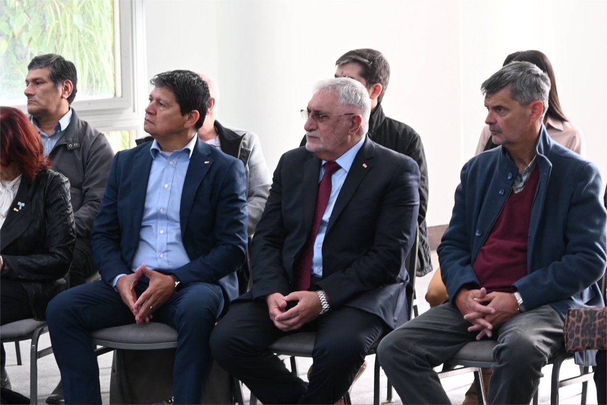 fechacochaco's tweet photo. 🚜🏭Presentación de RINI “Chaco Invierte”

Junto al presidente de @redcame Ricardo Diab, el titular de #FECHACO @AlfredoGZChaco, integrantes de Comisión Directiva y dirigentes de toda la provincia, participó de la presentación del Régimen de Incentivo a Nuevas Inversiones (RINI). https://t.co/eGl6PWa0EQ