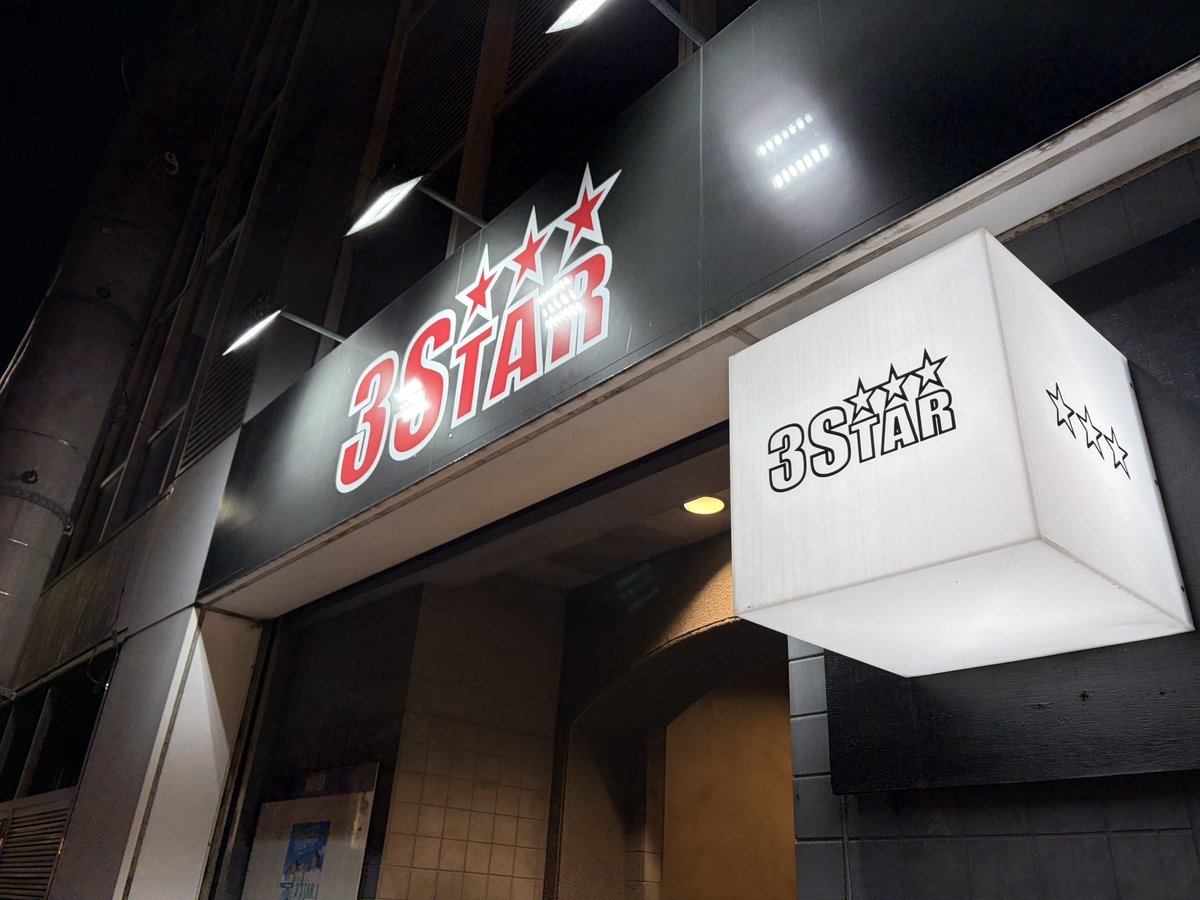 OSG_BASS's tweet photo. 仕事が連休前の忙しさにやられ体力持つか心配でしたが…いけるかも⁉︎ということで今池へ。ぶざわんさん1年振り、そしてザキさん(MiNO氏)バンドお久しぶりに見れました！10周年(めちゃくちゃ凄い💦)迫力あるステージは健在♪そしてHakumayさん曲かっこよくてビックリ。
ホントいい夜だったなぁ✨ https://t.co/AYDjf5Cg4A