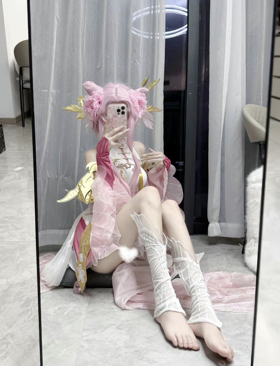 Wei49da's tweet photo. 粉色滤镜已开启，谁能拒绝这样的我？
#cosplay #cos https://t.co/aM8L3R4LyB