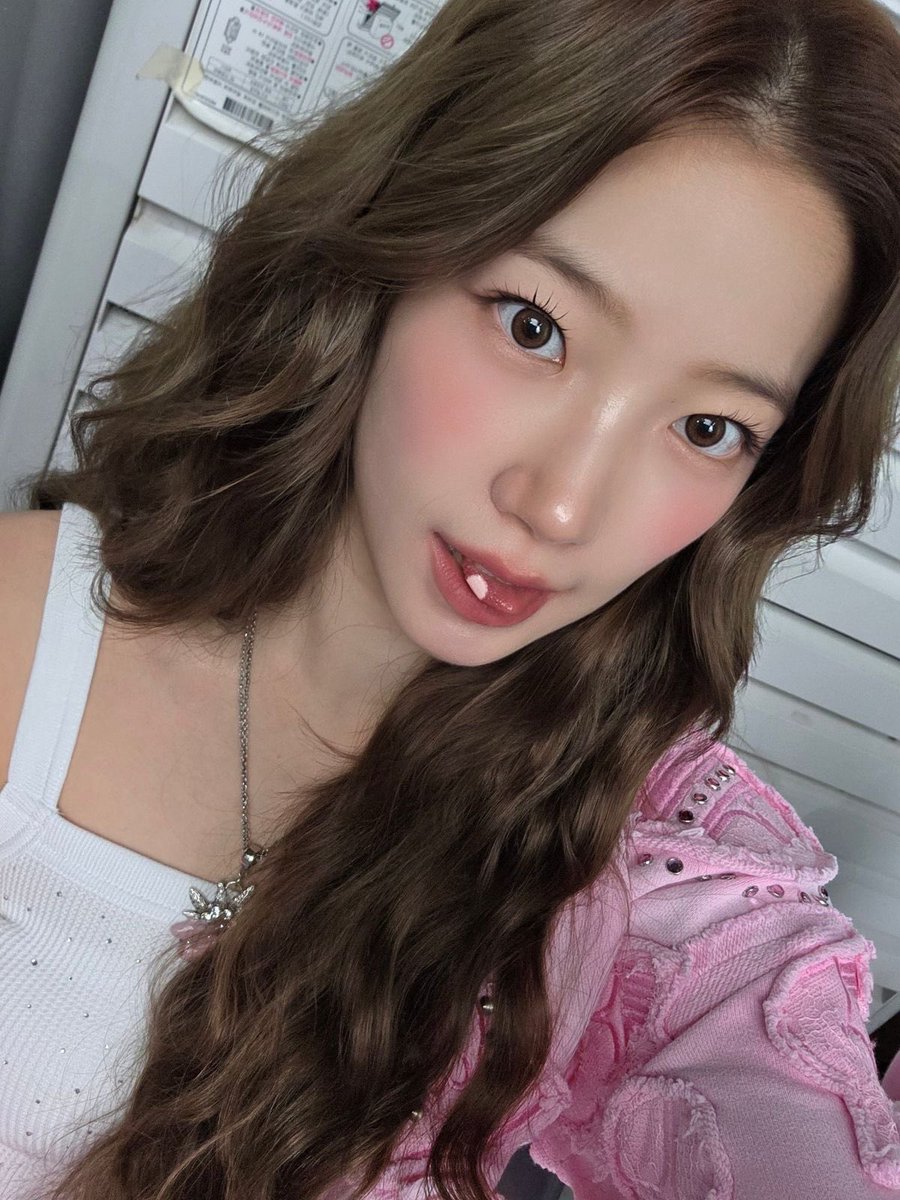 mieyokism's tweet photo. hi! i’m looking 4 interactive oomfs <33
[day idk]
back after being lowkey inactive 💔

-  18 sheher uk
- lesserafim &amp; katseye ult 
- favs; bts xg aespa loona njz twice illit

♡  + ↻  to be mutuals, ifb! :P

#kpoptwt #stantwt #promotwt #fearnottwt #armytwt https://t.co/6bgG7Zvcir