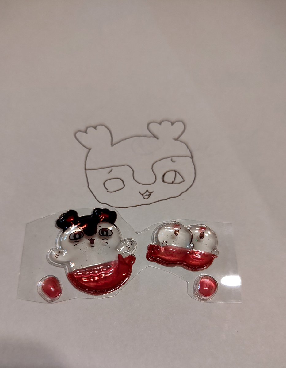 tukinuketa's tweet photo. 姪が映画ちいかわのボンドロを、友達の〇ちゃんはうさぎ〜、□ちゃんはモモンガ〜、と言いながらハサミで切り分けてた最後、おじちゃんセイレーン好きだしこれあげるとシールをくれました。友達だけじゃなくこの薄汚れたおっさんにもくれる優しさに心を打たれ、服を買うことになりました。 https://t.co/OYJTrU5G3p