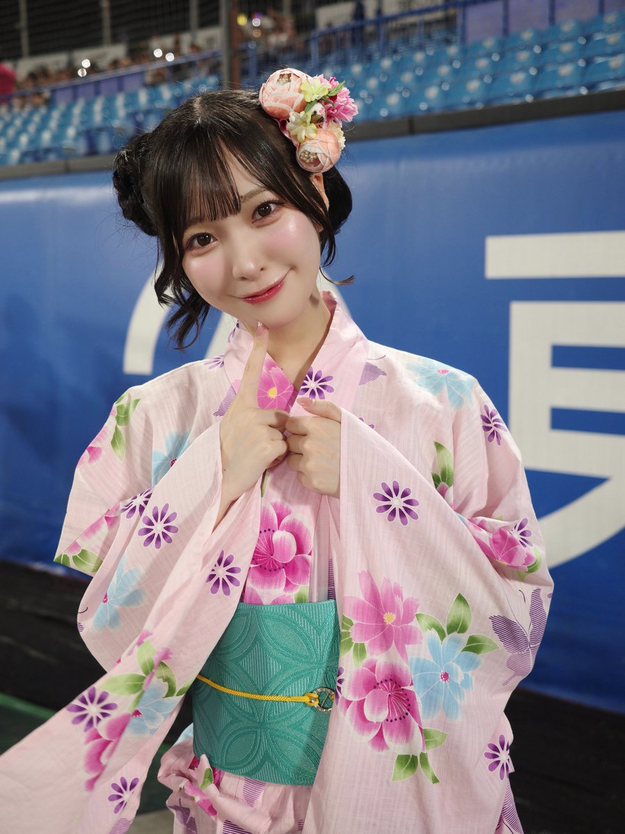 yamada_momoka__'s tweet photo. #神宮外苑花火大会
ありがとうございました♡

今年は絶対花火大会に行くぞ！と意気込んでたのですが、まさかライブで出演させていただけるなんて💭
花火もみんなで見られて嬉しかったな🥰

浴衣も着させていただけたのー！
メンバーみんな可愛かった😻💭 
#ニアジョイ https://t.co/c8FH55Dv58