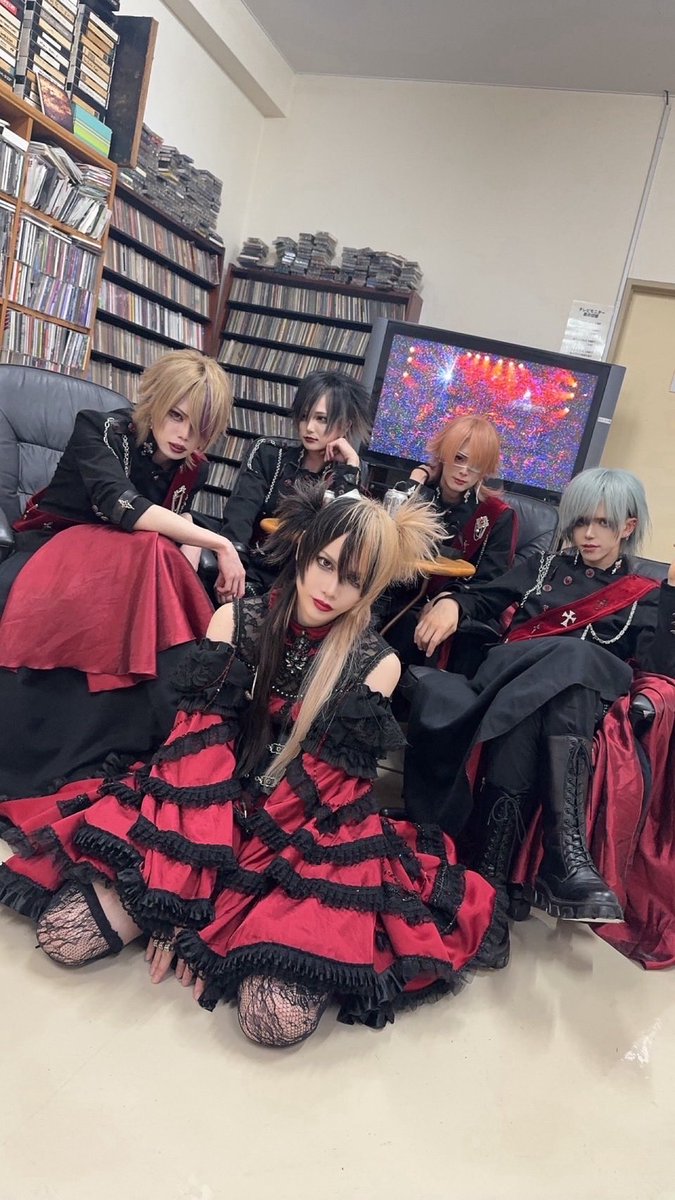 TOKYO_HANAYOME's tweet photo. 🥀SET_LIST🥀  

2026.8.8 福岡DRUM Be-1

1.愛憎ループ
2.魔法少女は壊れない
3.英雄伝説
4.アイビー
5.容疑者Aの花嫁
6.ラムネ
7.妄想ランデヴー

NEXT_⇨熊本B.9 V1

楽曲配信中♬
https://t.co/hKttJhTB3k https://t.co/5J9QcOXSbs