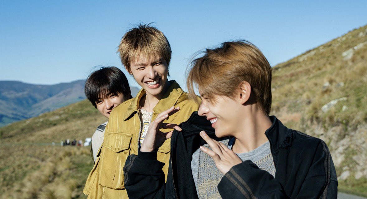 bleachmyIife's tweet photo. this is the most maknae, leader and hyung coded shot ever :(( https://t.co/8tEWRXIKS0