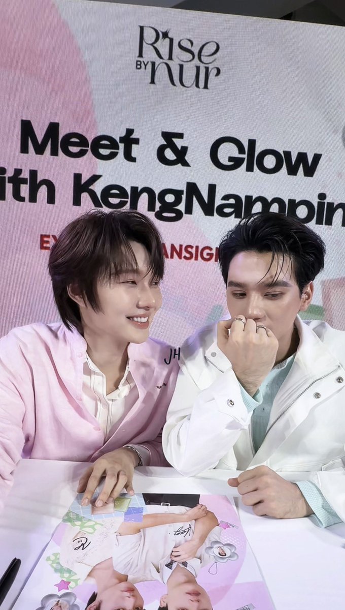 unjohayo's tweet photo. ปิงลูก มันจะไอนั่น

#RBNxMeetandGlowKNP
#KengHarit #nampingster https://t.co/un0e8X34J1