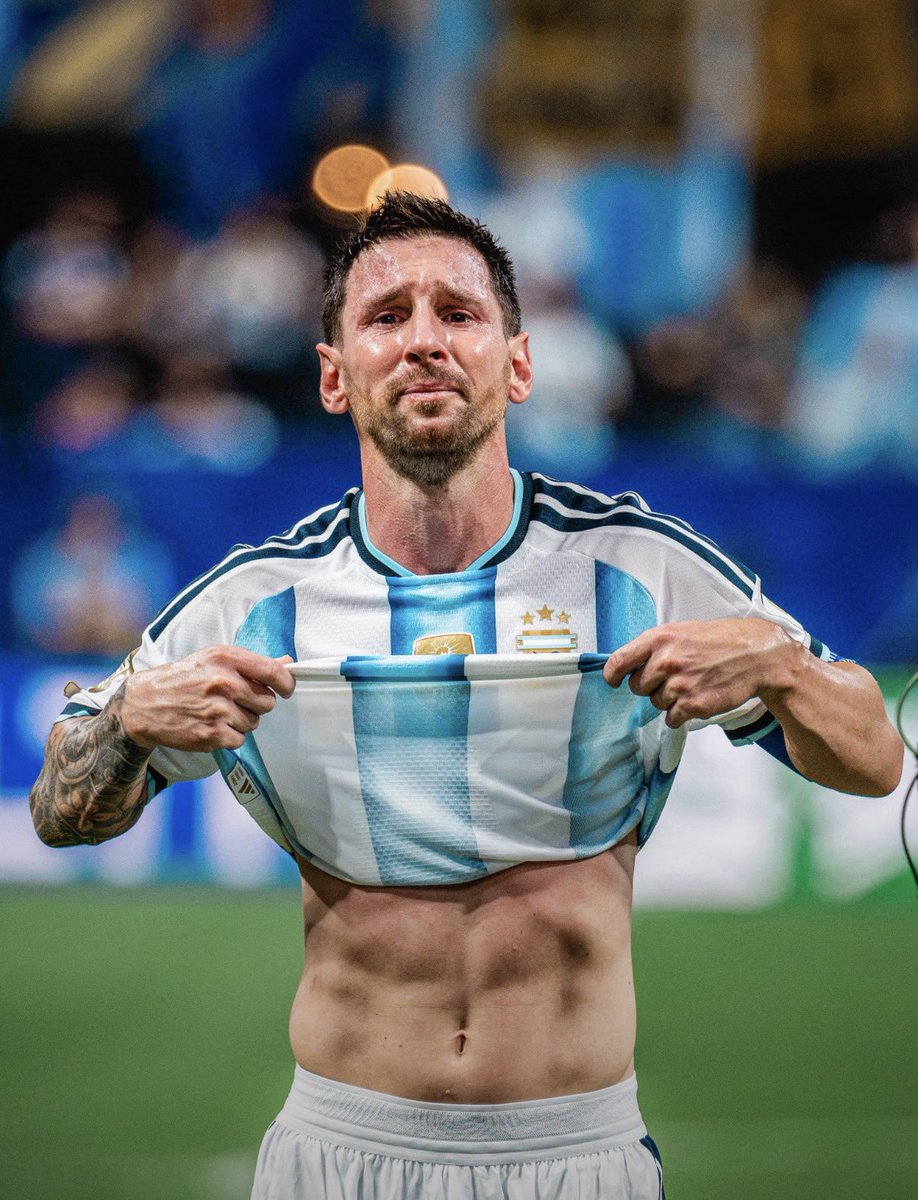 PasionSeleccion's tweet photo. Estas lágrimas se entienden mucho más ahora.

Jugó uno de sus mejores Mundiales mientras sufría en silencio.

🥹💙 Mucha fuerza a toda la familia Messi. Estamos con ustedes. https://t.co/o2LHJRMAbO