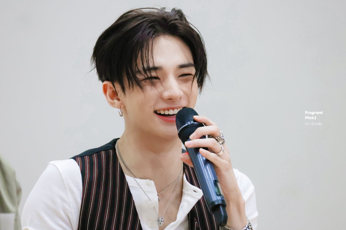 Fragrant_Pint's tweet photo. 260808 ◜◡◝.
#현진 #Hyunjin #黃鉉辰 
#스트레이키즈 #StrayKids https://t.co/2wyG2A86HG