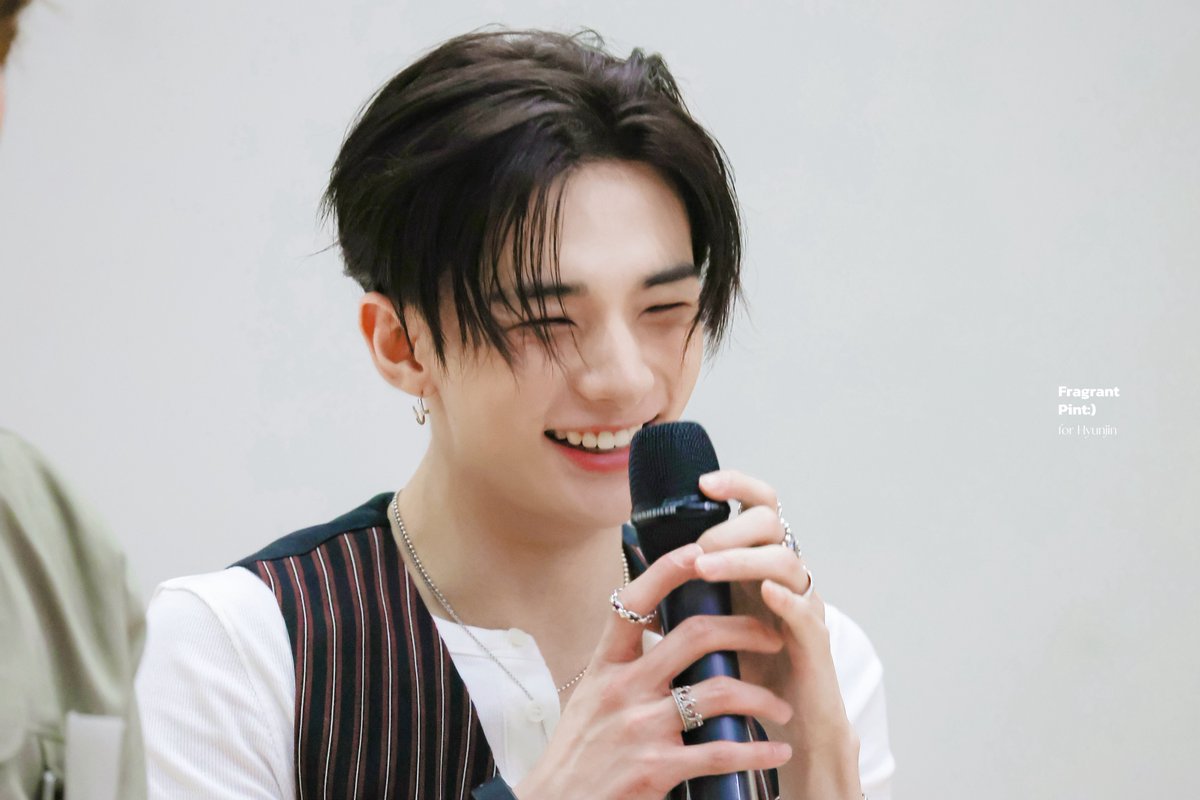Fragrant_Pint's tweet photo. 260808 ◜◡◝.
#현진 #Hyunjin #黃鉉辰 
#스트레이키즈 #StrayKids https://t.co/2wyG2A86HG