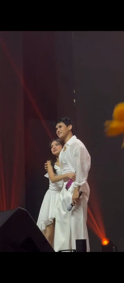 mi_amoooreeee's tweet photo. the proudest moment

THE DUSBI FANCON
#DustBiaLoveActually https://t.co/kIsZOgSvSg