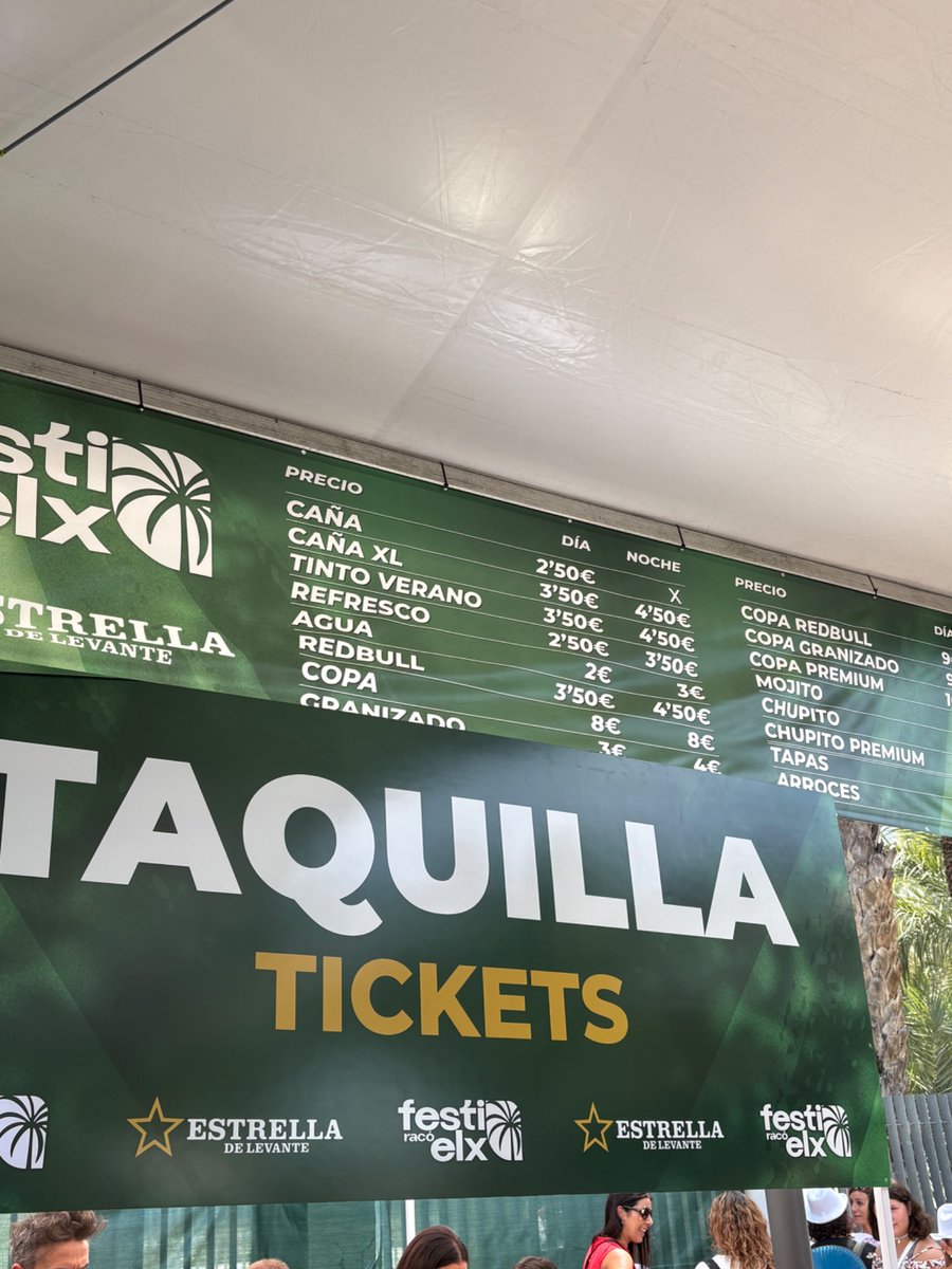 MuseoElche's tweet photo. Ahora todo es sacar pasta y un incremento de “lo exclusivo” haciendo que las fiestas de moros y cristianos y patronales esten perdiendo todo el sentido en pos del “guanyar diners” https://t.co/Qxlh27KC3u