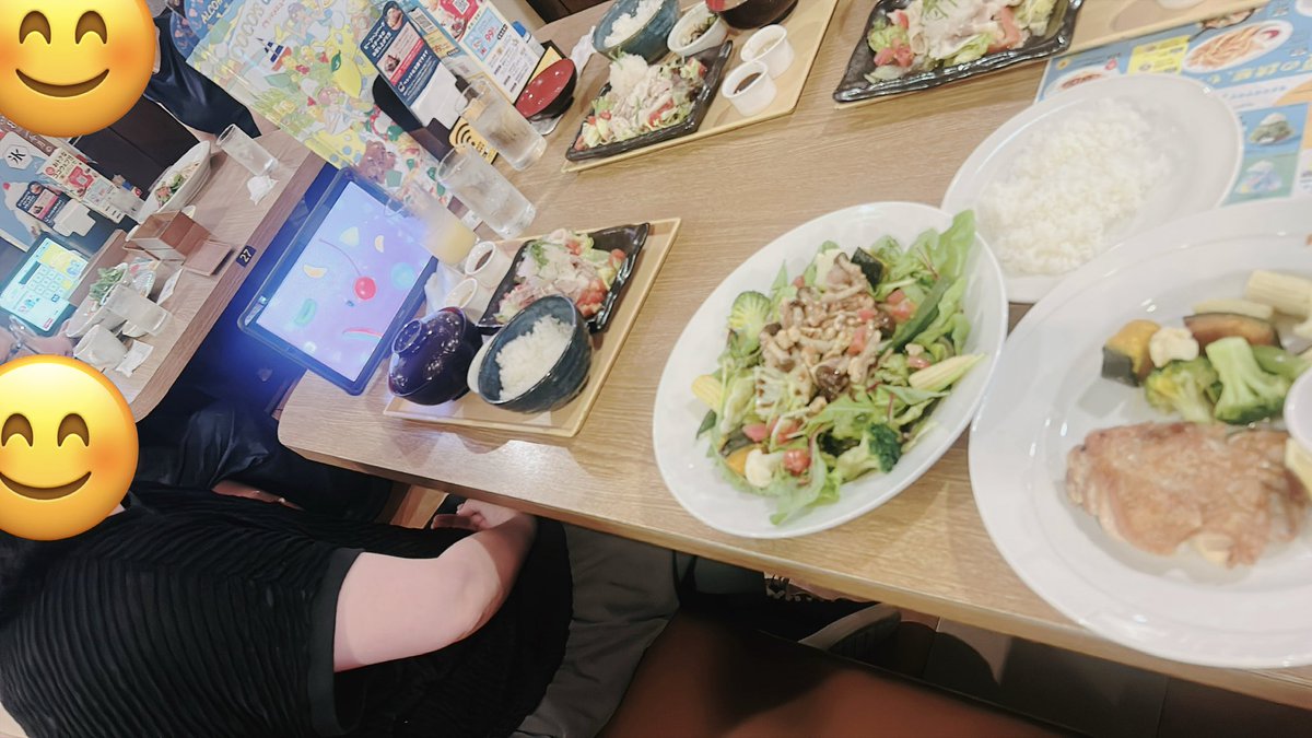 Piaceremiyagi's tweet photo. 今夜は先生もいらっしゃっての練習でした。
千原英喜　作曲のだんじゅかりゆしや　五つの琉球古謡　より　Ⅳ だんじゅかりゆし
そして
鈴木明美先生作曲の薔薇のかぎろひ　　より　ペルシャ薔薇の香料
の練習をしました。
琉球民謡は難しい🥺
練習後はココスで女子会🍽️ https://t.co/DeZcIeigNH