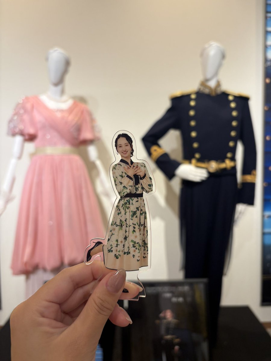 mille0etoiles's tweet photo. なつみちゃんにも会えまして…🫶
「YUI NEIRO」のタペストリーが嬉しすぎるしあの写真お願いだから売ってくださいすぎる https://t.co/S4fzZIRgSA