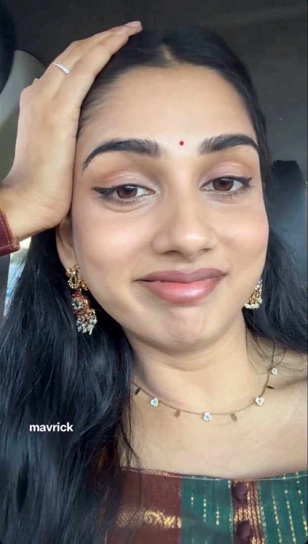 Superfake880's tweet photo. Uff ipdi oru wife and potta kedacha epdi irukum? Avanga rendu perukum thaali katti schedule potu okalam. Wife pregnant ana aprm potta kuda oru trip potu avala nala oora vechu othu kootaila kanji illatha alavuku paniruvan. https://t.co/ruXUGEEnho