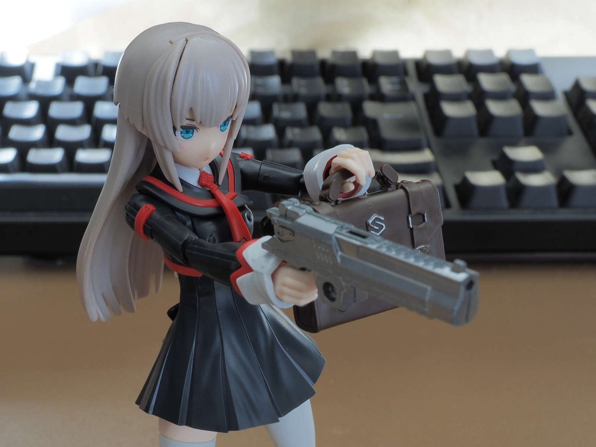 pdcsw1911's tweet photo. オプションボディパーツ タイプSU01完成。
発売前からこれはやりたい、と思っていることがありました。そう、

「絶対領域」

である。

髪色とニーハイのせいか、クドリャフカっぽく見える気もする。ベレー帽のパーツとか出やんかね？
#30MS #絶対領域 https://t.co/MDMwhGFUO4