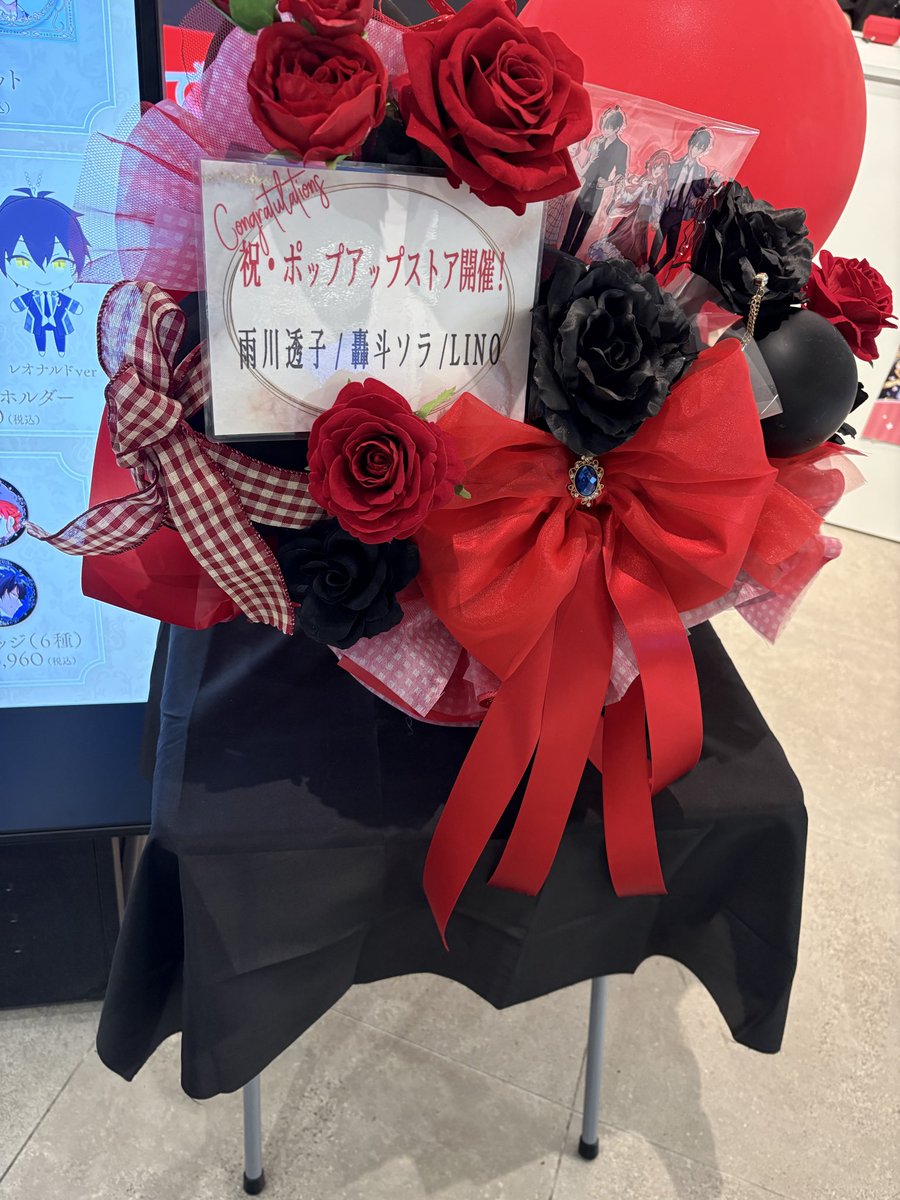karaage0410101's tweet photo. ポップアップ行ってきました〜！！
美麗なお顔が大画面に映し出されててドキドキしました😍
パネルもお花も素敵でした！！✨
#あくまな https://t.co/vDqtSgMEW4