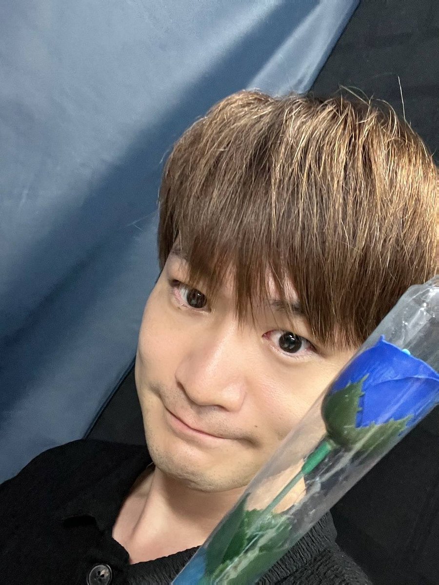 KURO_KAZU720's tweet photo. 三栄町LIVE×バブヴァーブプロデュース公演vol.8「memories」

本日もご来場誠にありがとうございました。
残り、10公演。大切に大切に。

そして牧さん、お祝い花いつもありがとうございます。
力を励みに8/16の最後まで頑張ります！！

少しでも多くの方にご覧いただけますように。
#舞台メモリー https://t.co/TjjMNLsVqc
