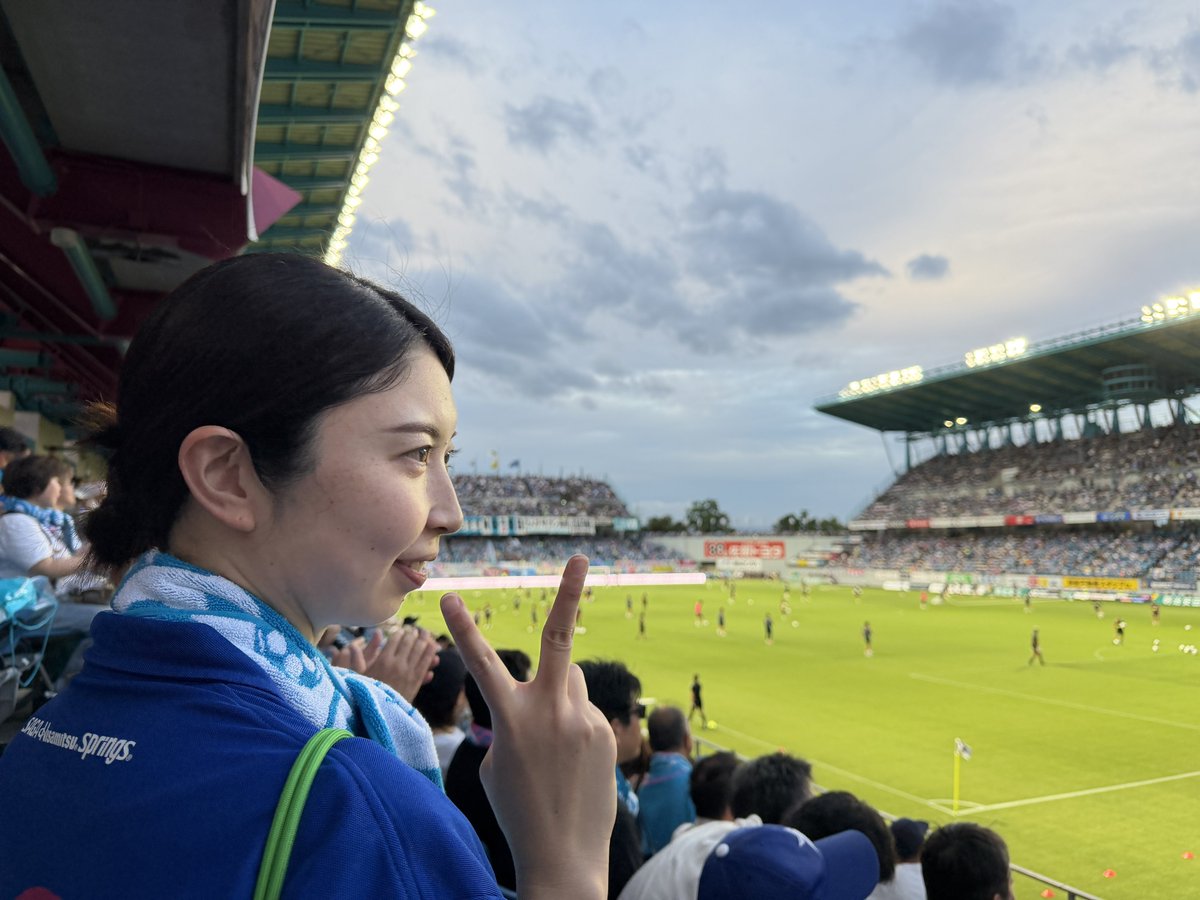 springsofficia1's tweet photo. ２０２６／２７明治安田Ｊ２リーグ サガン鳥栖開幕⚽️

鳥栖市presents「鳥栖市民DAY 2026/27 ～光が彩るスペシャルナイト～」🎆💫

岩坂名奈が鳥栖市民の皆さまと一緒に応援しました📣✨

試合は見事2-0‼️開幕戦を勝利で飾りました⚽️おめでとうございます🎉

駅前不動産スタジアムに駆けつけた18,116人の皆さまお疲れ様でした✨

そして、サガン鳥栖の皆さん、ナイスゲームでした⚽️🩵🩷
今シーズンも鳥栖・佐賀から一緒に盛り上げていきましょう⚽️🤝🏐

#サガン鳥栖(@saganofficial17) #鳥栖 #Ｊリーグ #SVリーグ #佐賀