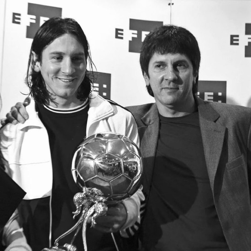 bpthaber's tweet photo. Lionel Messi’nin daha önce babası hakkında söylediği sözler:

"Babam sabah 04.00'te kalkar, akşam 21.00'de akşam yemeği için eve dönerdi. 

Hemen hemen her gün böyleydi, bu yüzden birbirimizi az görürdük. Görüştüğümüzde ise bana hiç kızmazdı.

Öncelik her zaman ailedir, en önemli şey budur. Futbolu seviyorum, ona aşığım, futbol için yaşıyorum, ama ailem her şeyin üzerindedir."