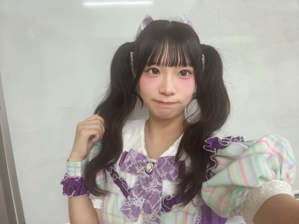 ichika_nene's tweet photo. 2部シアター公演ありがとうございました！🙇🏻‍♀️

シンセカイヒーローさんとの衣装交換で
あずみちゃんのお衣装お借りしました💜💜
可愛い髪飾りまで貸していただいて本当に嬉しかったです🥹お写真もありがとうございます！♡

大好きな紫色似合ってましたか〜？
今日も1日お疲れ様です！
 #アイディライト https://t.co/kqB6enhpZu
