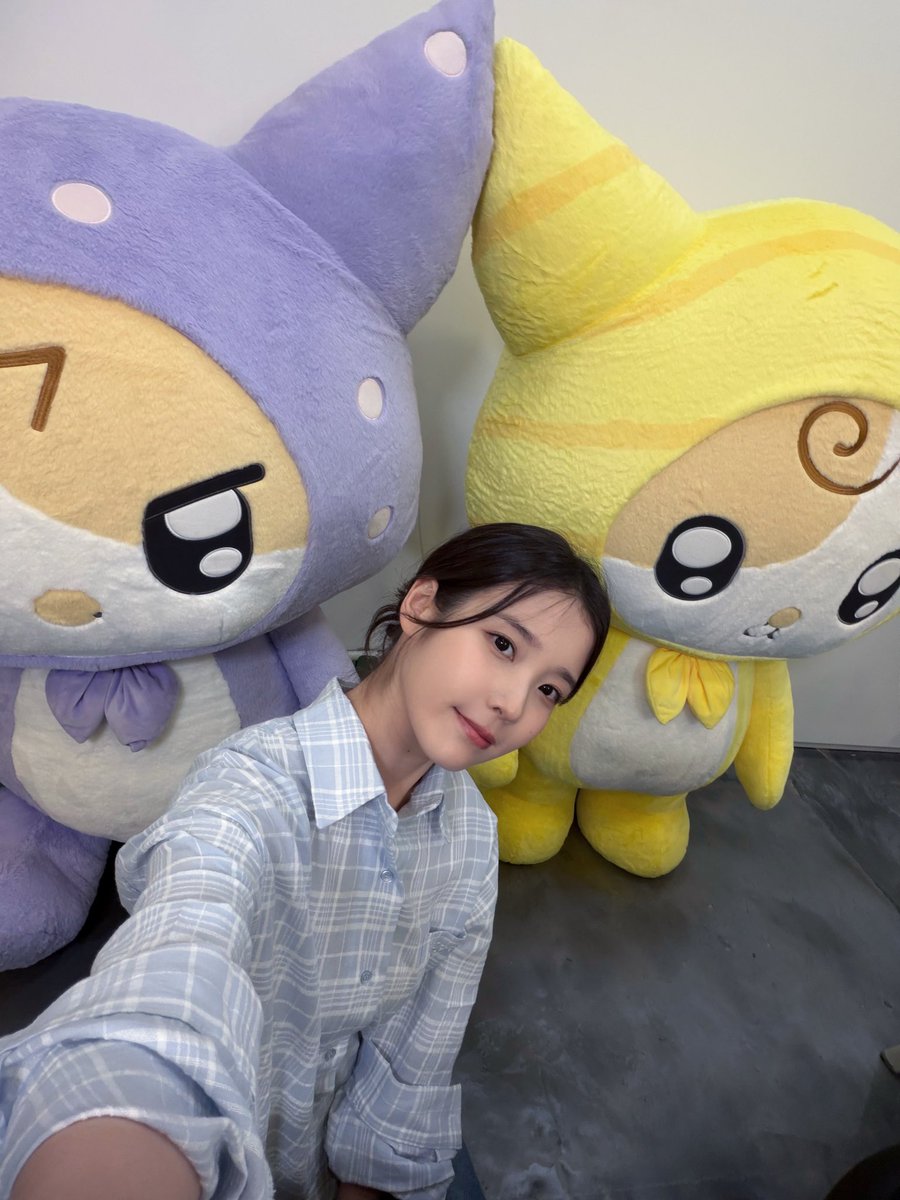 _IUofficial's tweet photo. [📷] 
260808 안녕 에일이언💜💛 LIVE

8월 8일 지니데이에
8기 에일이언들이랑 마지막으로 보낸
말랑하면서도 아쉬운 저녁 시간🥺

그래도 에일이언들이랑 
마지막까지 좋은 시간 보낼 수 있어서
너무 기분 좋은 밤이었어요💜💛

#아이유 #IU 
#유애나 #UAENA https://t.co/J8vq9H2PLJ