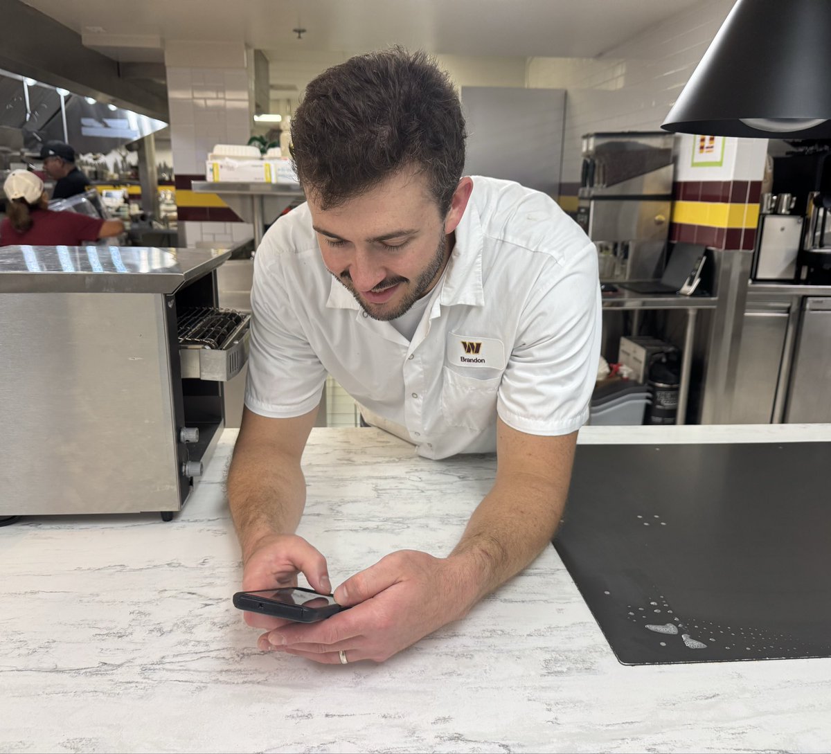 HannahLichten's tweet photo. Commanders executive chef Brandon Laurent tallying up some staggering numbers from the food service during Washington's training camp

The kitchen crew here whips up around 1,100 to 1,200 pounds of food per day this time of year, about 20% more than during the regular season https://t.co/QipCXOITgO