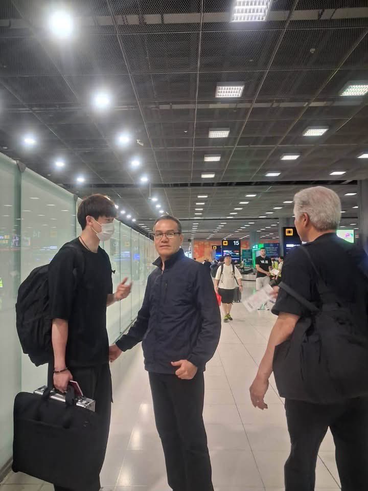 toruxfyn's tweet photo. ยูกิแค่มารับรางวัลก็ไม่ลืมเครื่องอัลตราซาวด์ พิพ้มต้องนวดเข่าทุกวันคั้บ ถ้านี่ไม่ใช่คนที่มีวินัยทิ้สุด🥺🫳🏻 https://t.co/LgSdGBNU4O