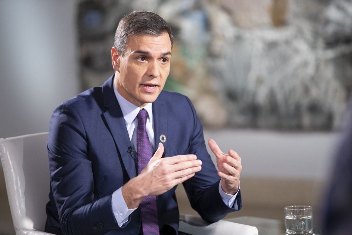 Joanbondia1's tweet photo. - Pisé una mina en Vietnam y perdí las piernas.
- Eso es mentira.
- Y voy a hacer 4 millones de viviendas https://t.co/oefafJMmYz