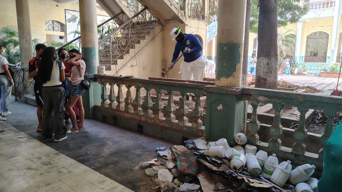 ElInformador_SM's tweet photo. La comunidad se une para recuperar la Institución Técnica Industrial de Santa Marta

🏫 Tras la denuncia de EL INFORMADOR sobre el estado de abandono de la Institución de Educación Técnica Industrial de Santa Marta, este sábado comenzó una jornada de limpieza y recuperación de sus instalaciones.   @SECSALUDSM @SantaMartaDTCH @MagdalenaGober @secretariagob @CarlosPinedoC @InfraestrucSMR @mincultura @infopresidencia @ABDELAESPRIELLA @AbelardoPTE @mmarguiguerra @EducacionStaMta 

https://t.co/cN47a1a6R5