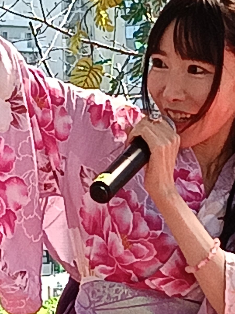 train_bleu's tweet photo. うえの夏祭りにて、さちみんこと福永幸海。ピンク🩷の浴衣👘がとってもお似合い。もちろん、ライブも最高潮で、ハート♥️にストライク🎯💘 https://t.co/om0gA30CaW