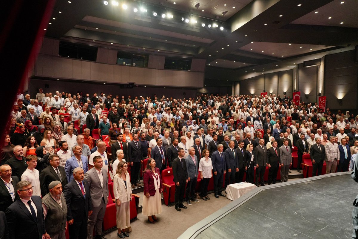 _MHPistanbul_'s tweet photo. İlçe kongrelerimizin 2.Etabı kapsamındaki  Üsküdar İlçe kongremiz, İl Başkanımız Sn. @BBvolkanyilmaz'ın teşrifleriyle gerçekleştirilmiştir.

Divan Başkanlığını üstlenen TBMM 26. ve 27. Dönem Milletvekilimiz Sn. Erkan Haberal, Divan üyeleri MHP İstanbul İl Başkan Yardımcımız Sn. Av. Onur Tuna Çekal ve İlçe Yöneticimiz Umut Uzun'a değerli katkılarından dolayı teşekkür ederiz. 

Geçmiş Dönem Üsküdar Belediye Başkanı Sn. Hilmi Türkmen'e ve Kongre salonumuzu varlıklarıyla şereflendiren tüm dava arkadaşlarımıza şükranlarımızı sunarız. 

Üsküdar İlçe kongremiz hayırlı, uğurlu olsun.