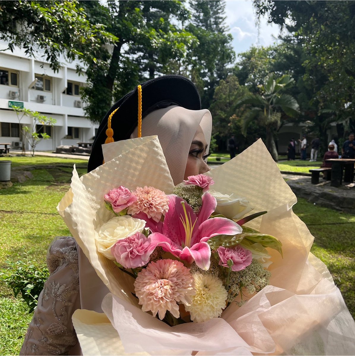 sandecallaa's tweet photo. setuju bleaupetals cakep semua trs ada diskon jg kalo pernah beli disana, florist fav ak selain bleaupetals ada natsuki studio juga dia slightly lebih murah https://t.co/IcsxkPePb4