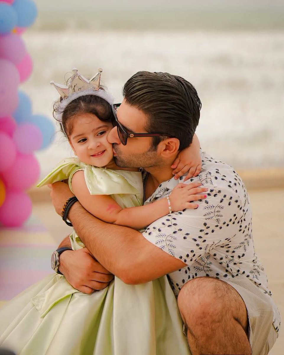 AU1951660137431's tweet photo. More beautiful moments from Miral’s 3rd birthday celebration, shared by Aiman Khan and Muneeb Butt. 🎂✨
#Miral #AimanKhan #MuneebButt https://t.co/MAcqUgCv9p