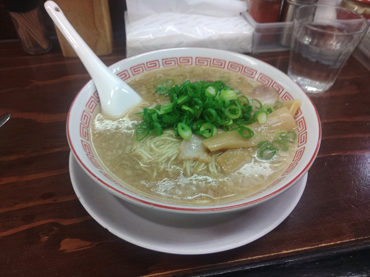 fe8motor's tweet photo. 五条、佐井を西に行った所にあるおおのさん。実は初入店だったりする。おおのラーメン焼飯セット。まろやか醤油にしようかと思ったが初めてなのでまずは基本的なヤツを。背脂チャッチャッ系のいかにも京都ラーメンでナイス👍️でもまろやか醤油の方が多分好みだろうな。焼飯はシットリでこれもまたヨシ https://t.co/fMzHwPabVJ