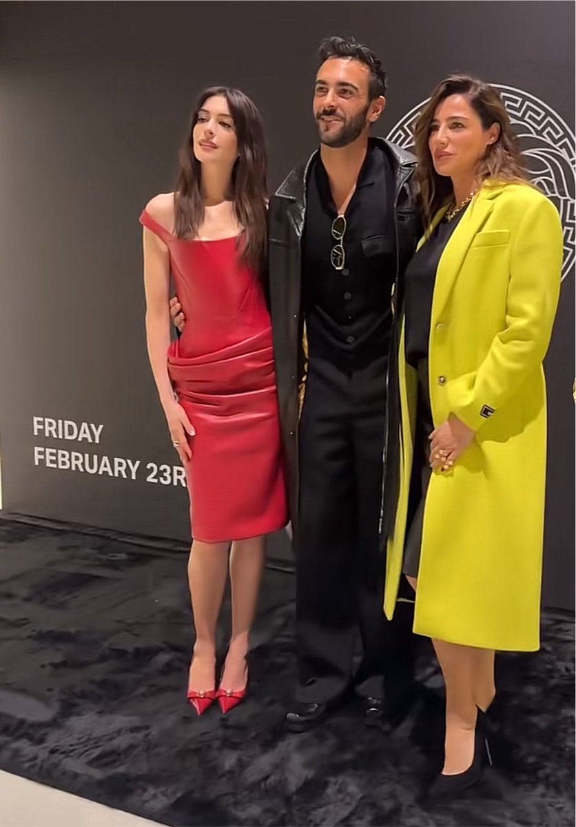 _sachstly's tweet photo. how to be marco mengoni in mezzo ad anne hathaway e luisa ranieri https://t.co/FTUQQteK2v