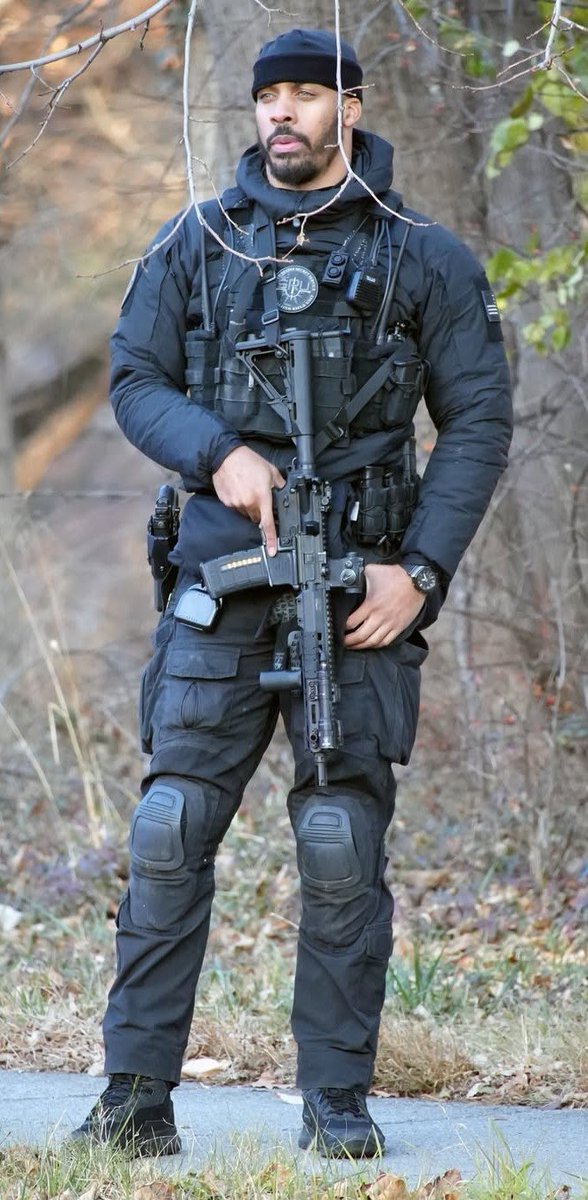 Skell_Chr's tweet photo. US Secret Service Specialised Rifle Unit with Knight's Armament SR-16 CQB Mod 2.1 🇺🇸 https://t.co/ZUyomYkE0M